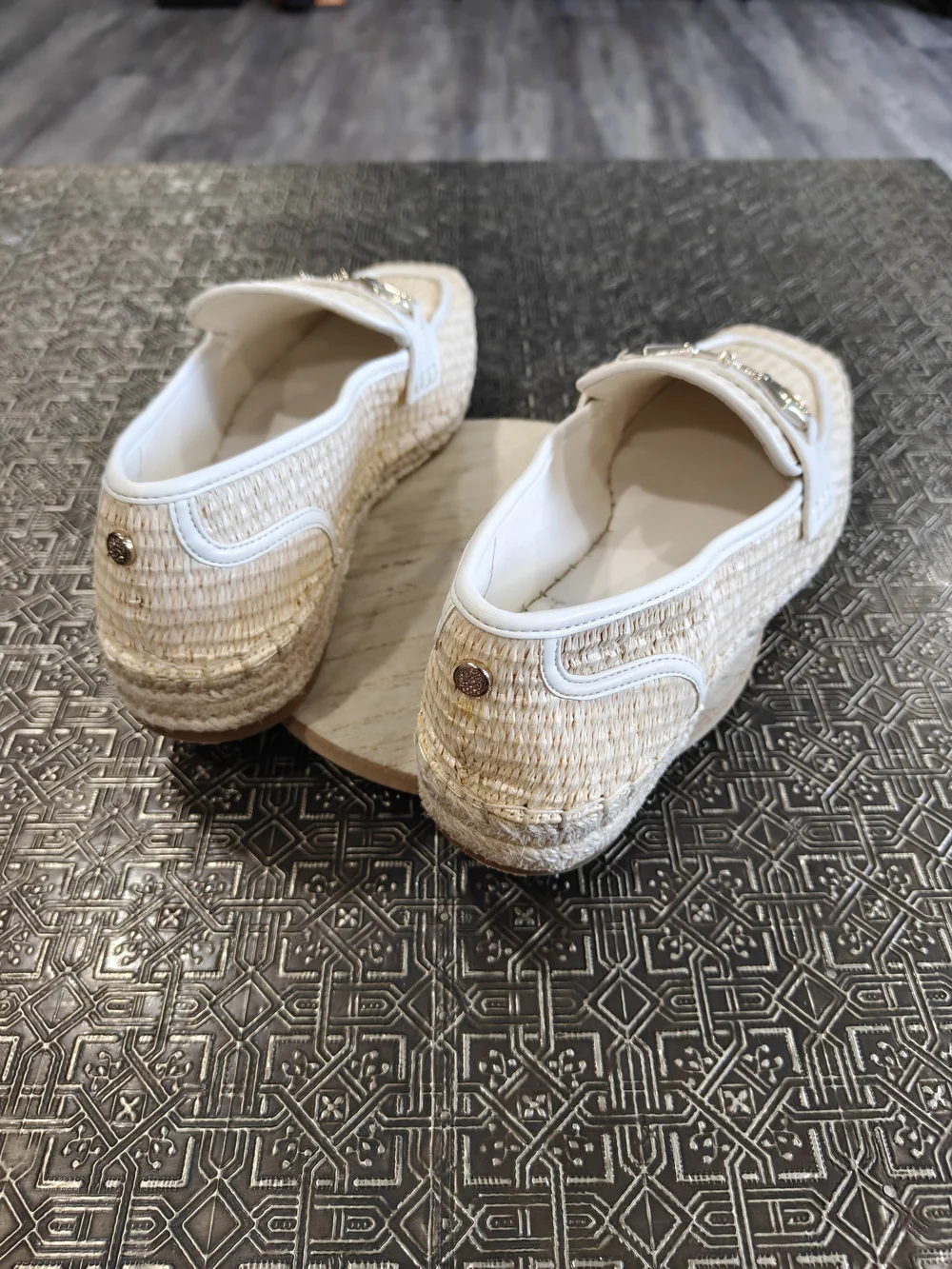 Vince Camuto Marynis Woven Loafers Great shape size 10